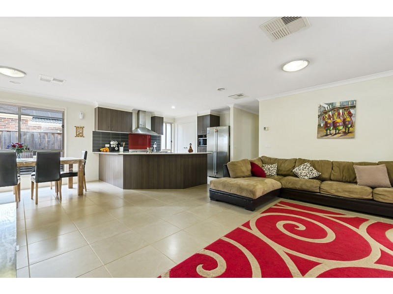 27 Bangalay Drive, Brookfield VIC 3338