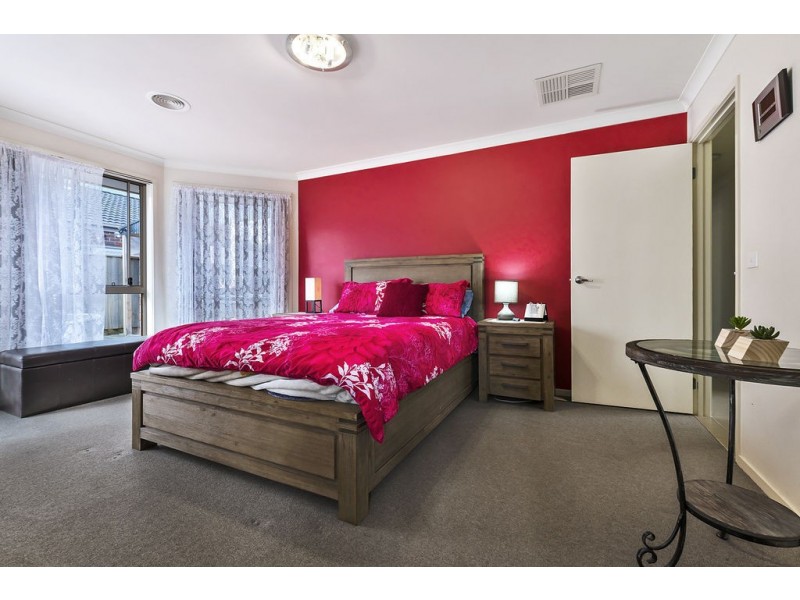 27 Bangalay Drive, Brookfield VIC 3338