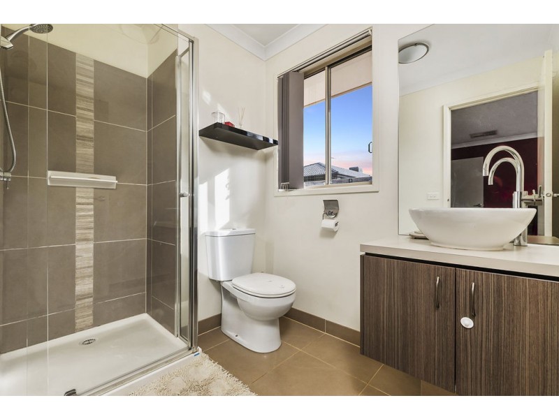 27 Bangalay Drive, Brookfield VIC 3338