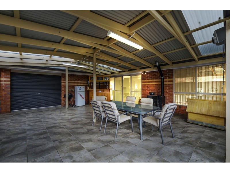 27 Bangalay Drive, Brookfield VIC 3338