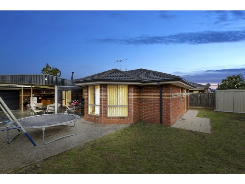 27 Bangalay Drive, Brookfield VIC 3338
