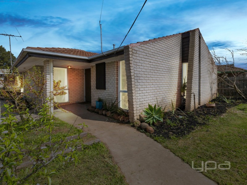9 Richard Road, Melton South VIC 3338