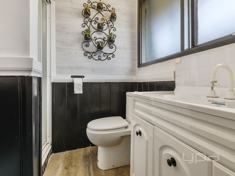 9 Richard Road, Melton South VIC 3338