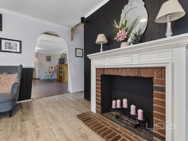 9 Richard Road, Melton South VIC 3338