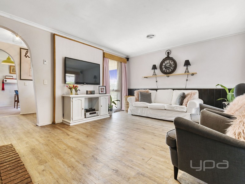 9 Richard Road, Melton South VIC 3338