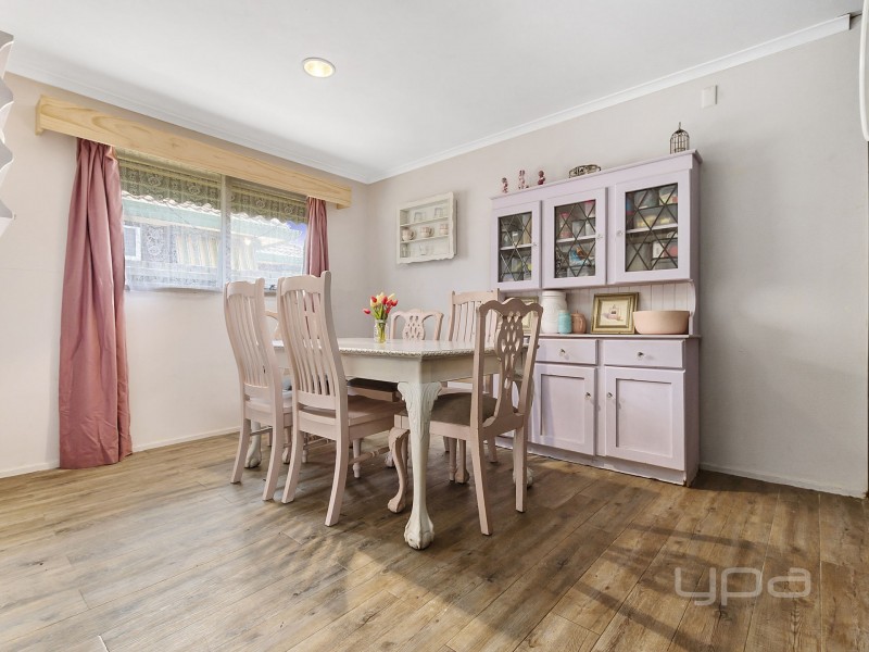 9 Richard Road, Melton South VIC 3338