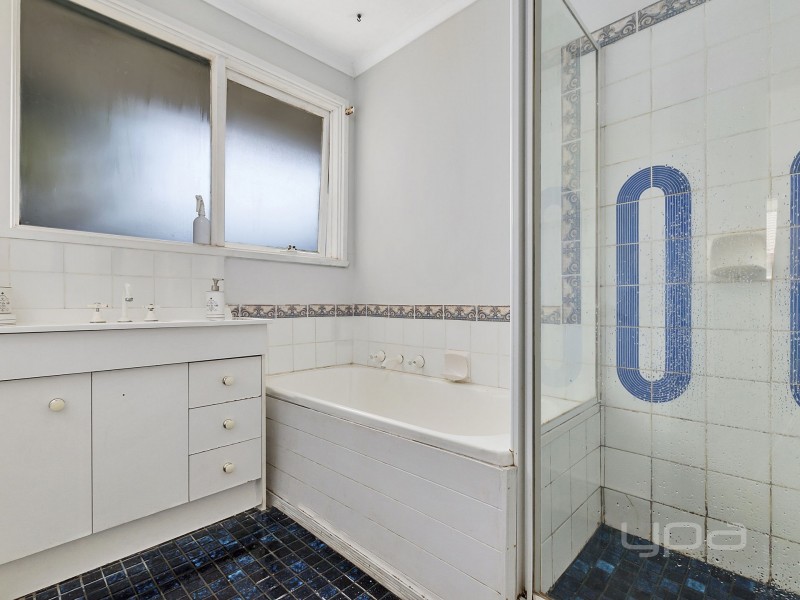 9 Richard Road, Melton South VIC 3338