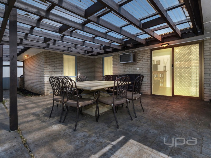 9 Richard Road, Melton South VIC 3338