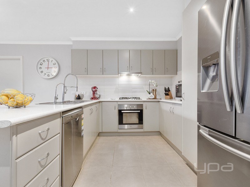 18/3 Austin Place, Melton South VIC 3338