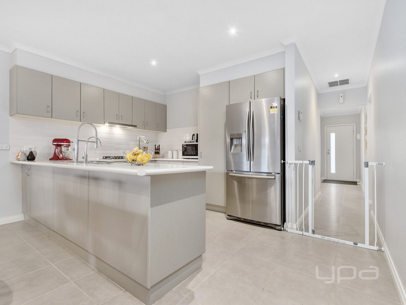 18/3 Austin Place, Melton South VIC 3338