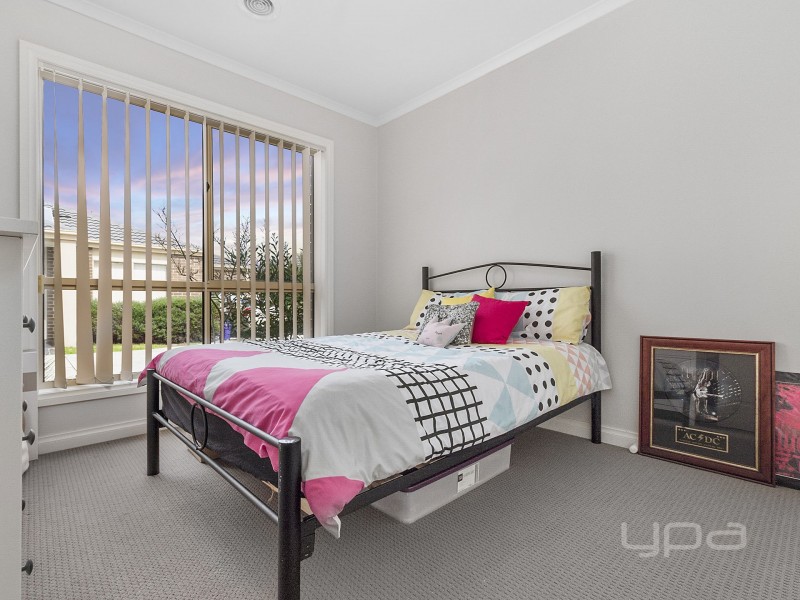 18/3 Austin Place, Melton South VIC 3338