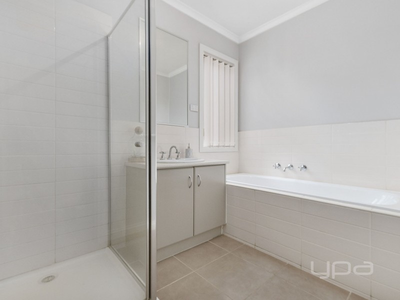 18/3 Austin Place, Melton South VIC 3338