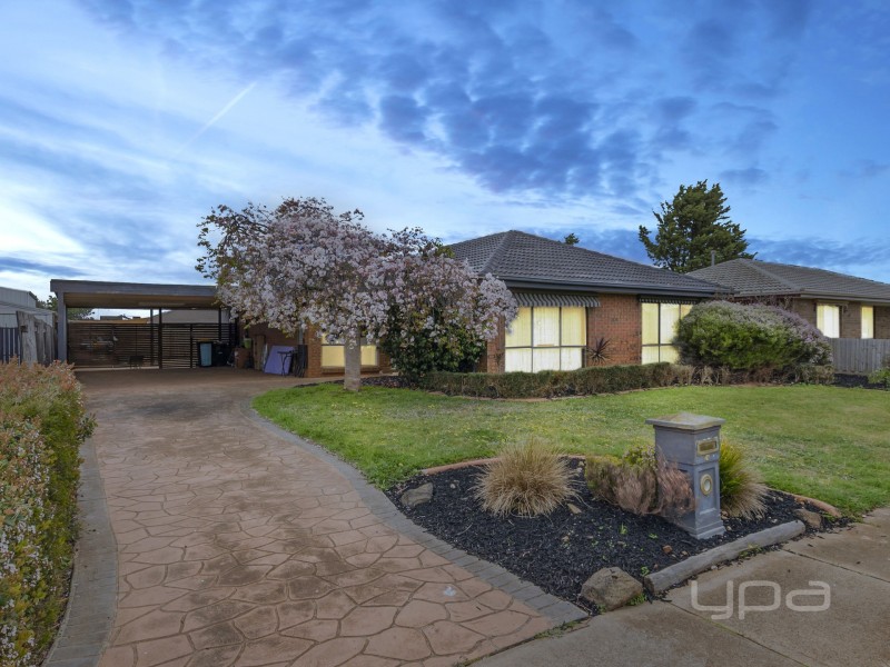 24 Denny Place, Melton South VIC 3338