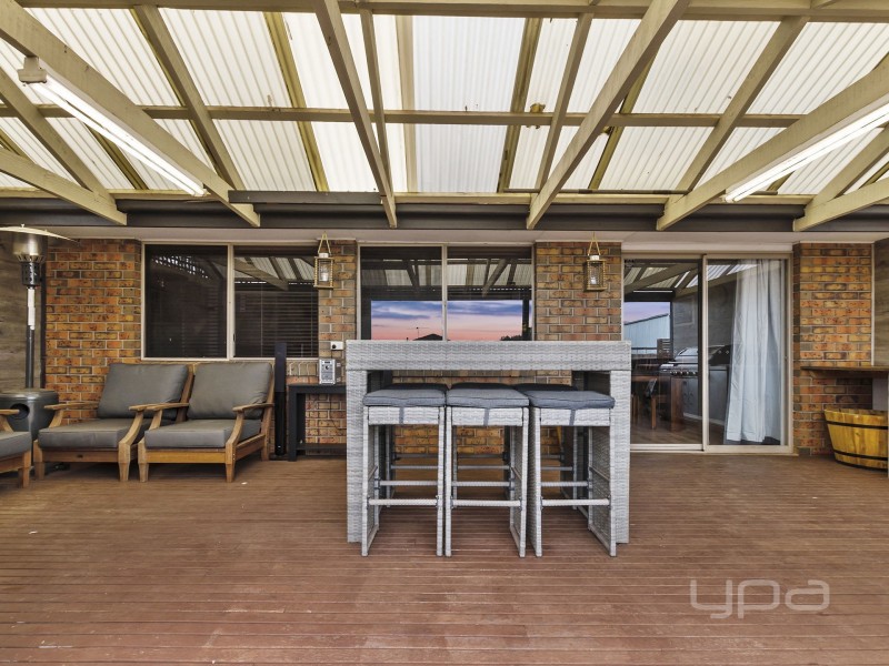 24 Denny Place, Melton South VIC 3338