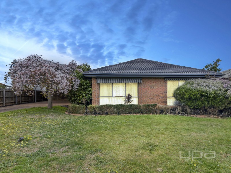 24 Denny Place, Melton South VIC 3338