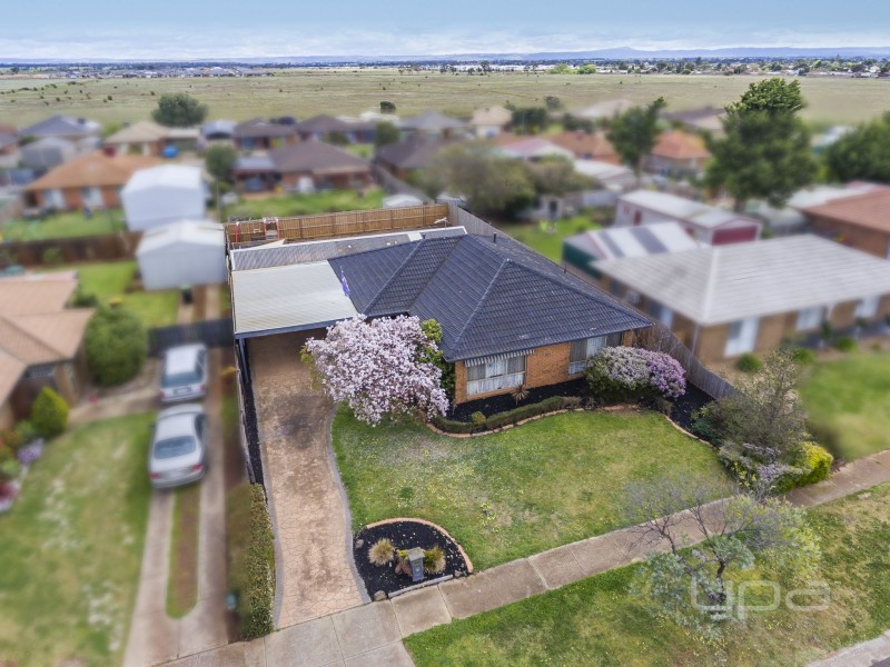 24 Denny Place, Melton South VIC 3338