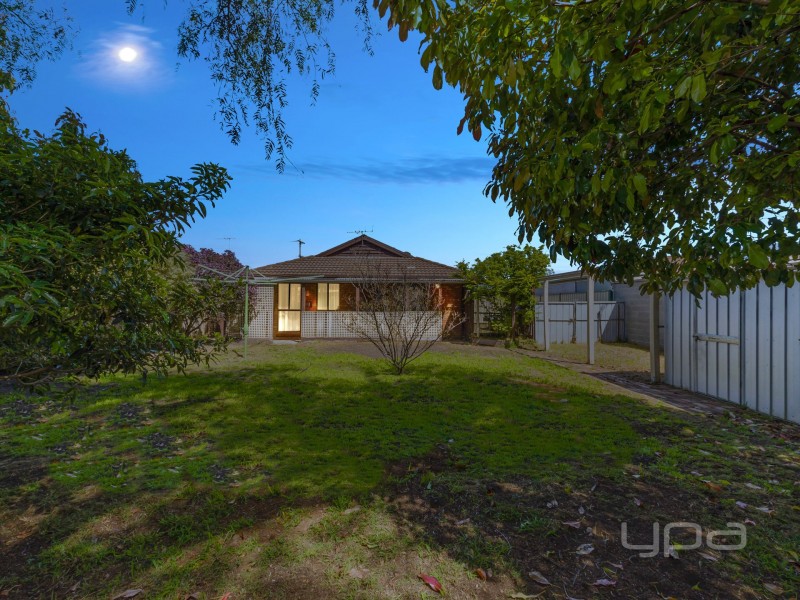 14 Mitchell Road, Melton South VIC 3338