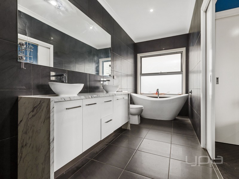 9 Lilac Court, Melton West VIC 3337