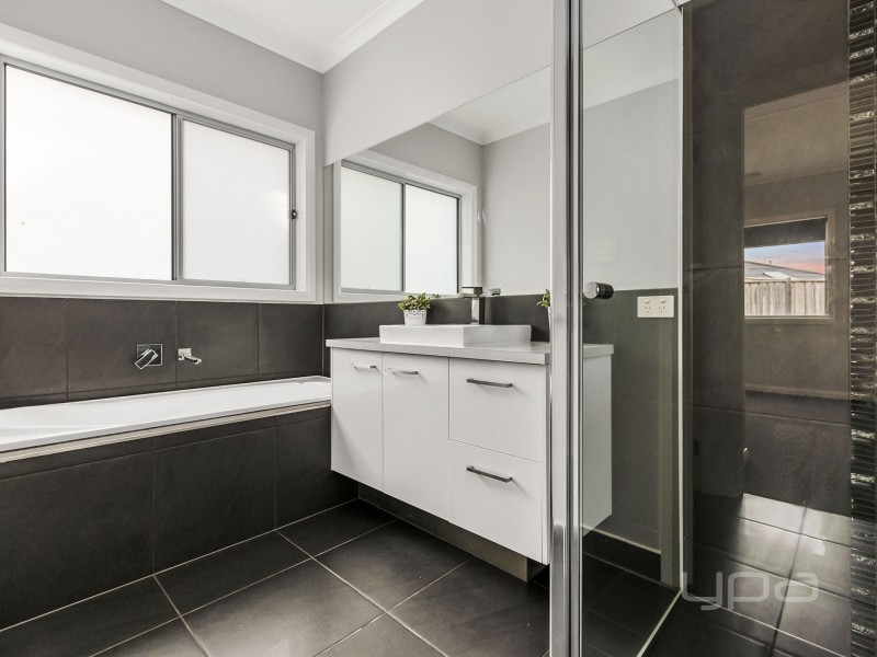 9 Lilac Court, Melton West VIC 3337