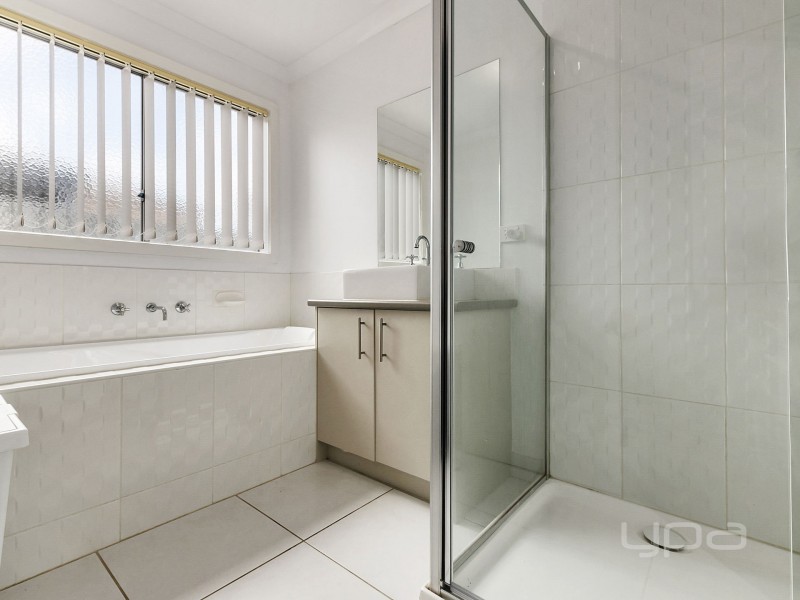 5 Poplar Close, Melton VIC 3337