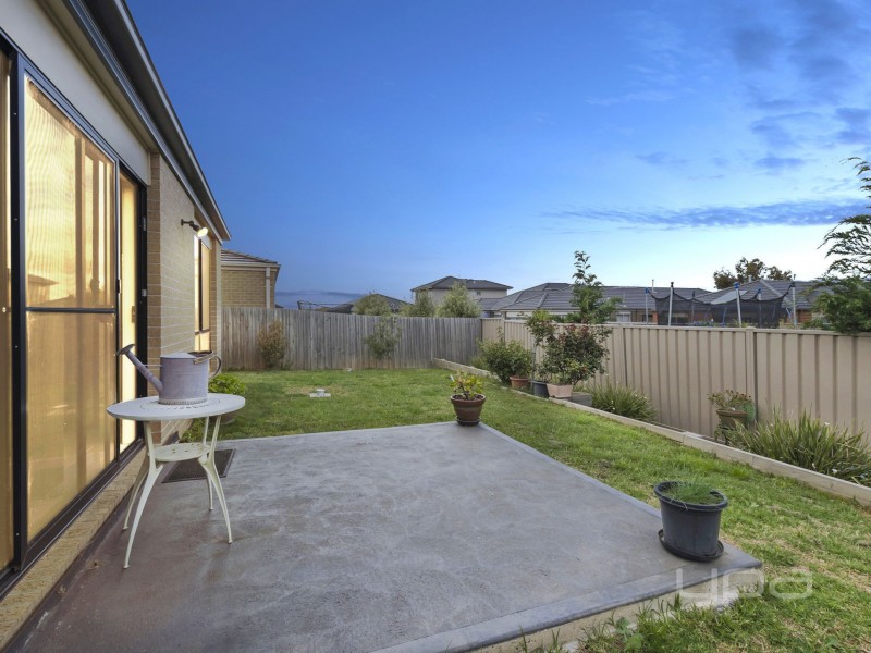 5 Kalamunda Court, Melton West VIC 3337