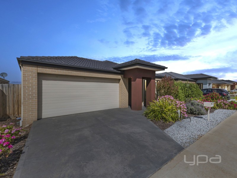 5 Kalamunda Court, Melton West VIC 3337