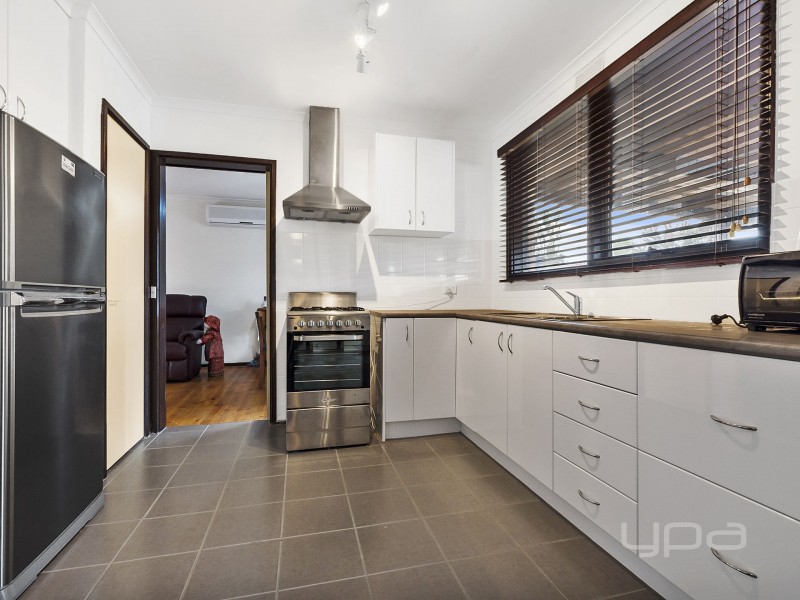 4 Laraine Place, Melton West VIC 3337