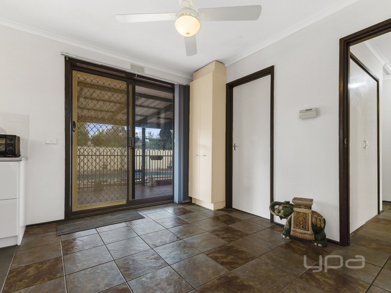 4 Laraine Place, Melton West VIC 3337