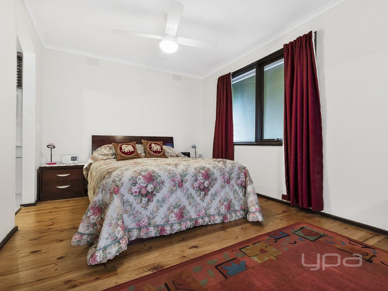 4 Laraine Place, Melton West VIC 3337