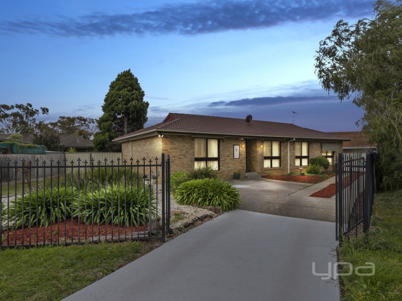 4 Laraine Place, Melton West VIC 3337