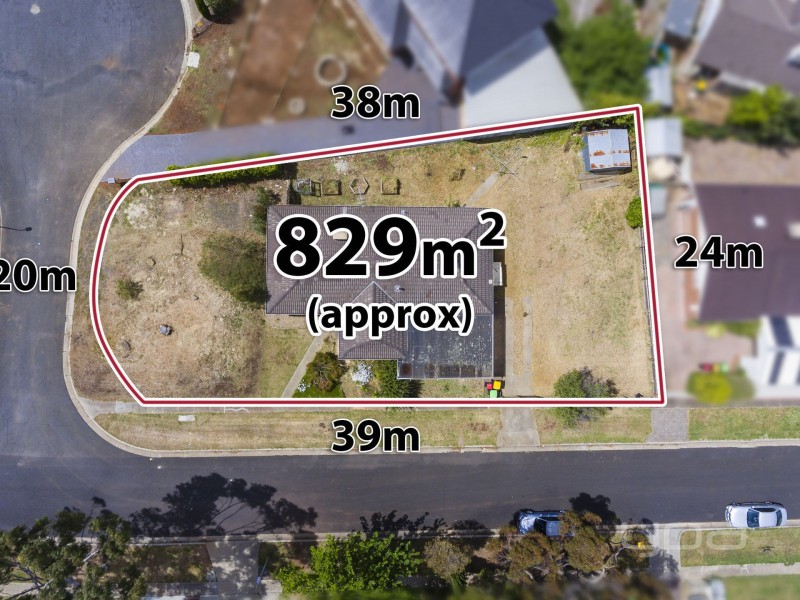 15 Empress Way, Melton West VIC 3337