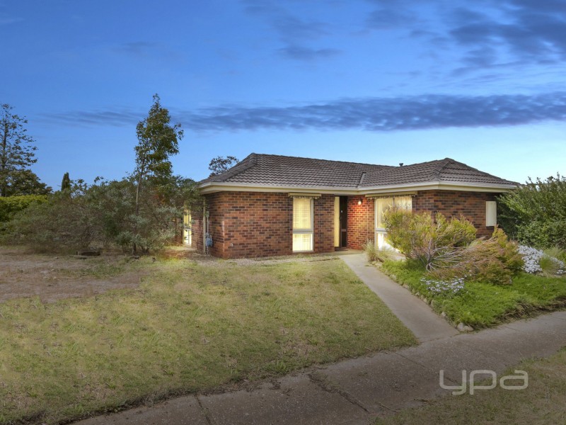15 Empress Way, Melton West VIC 3337