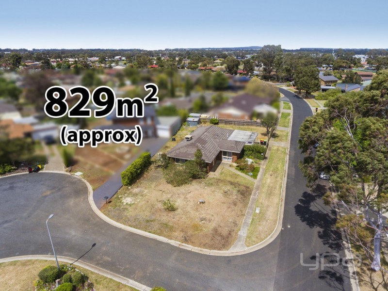15 Empress Way, Melton West VIC 3337