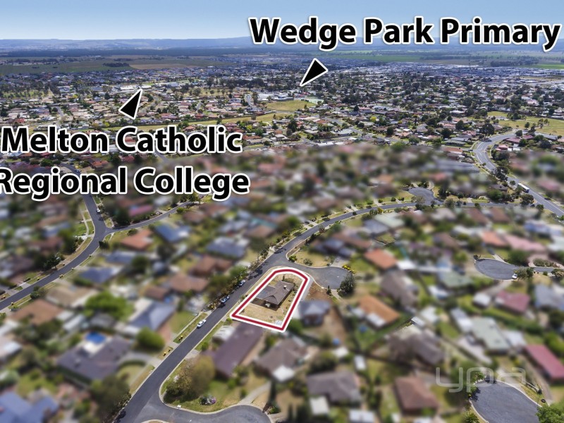 15 Empress Way, Melton West VIC 3337