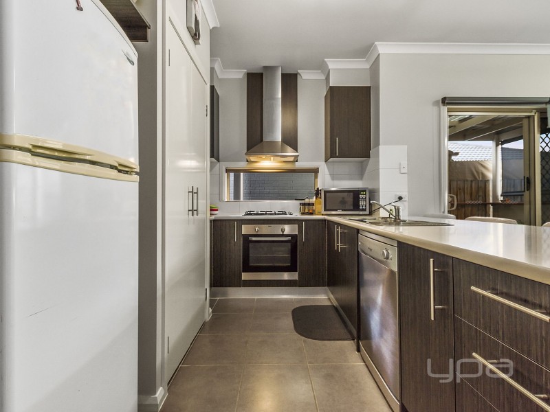 2/36 Somerton Court, Darley VIC 3340