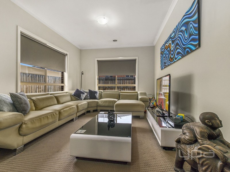 2/36 Somerton Court, Darley VIC 3340