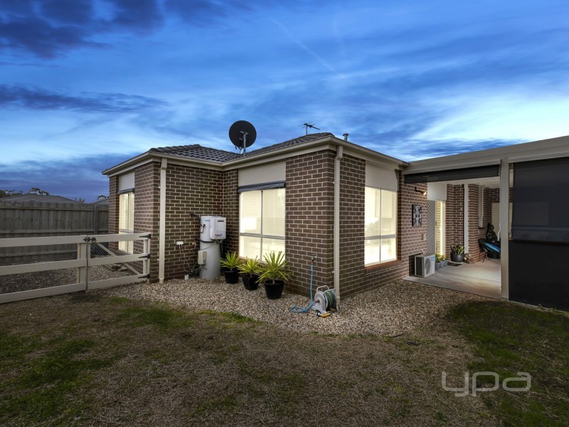 2/36 Somerton Court, Darley VIC 3340