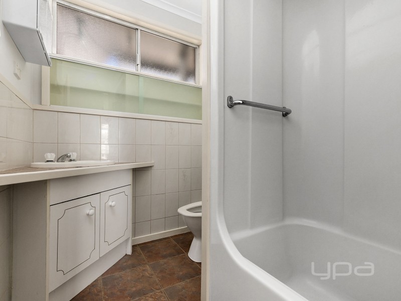 10 Glamis Place, Melton West VIC 3337