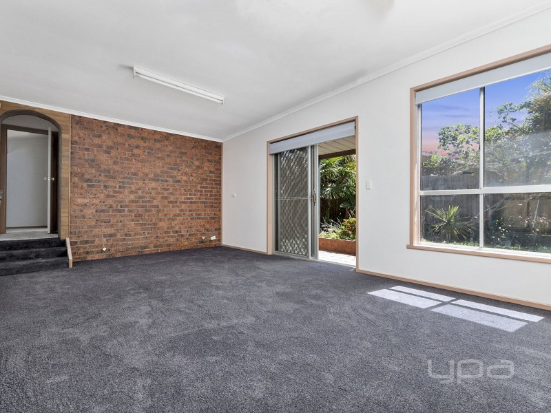 10 Glamis Place, Melton West VIC 3337