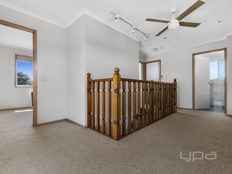 10 Glamis Place, Melton West VIC 3337