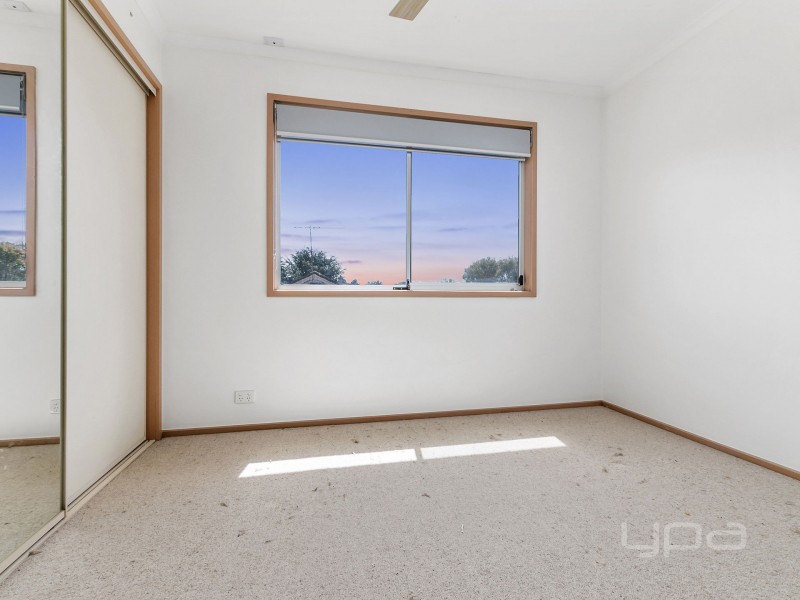 10 Glamis Place, Melton West VIC 3337