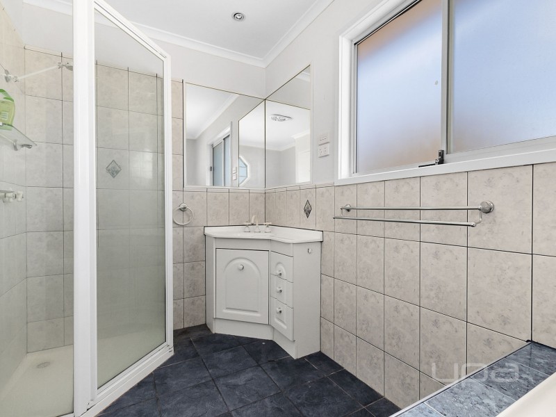 10 Glamis Place, Melton West VIC 3337