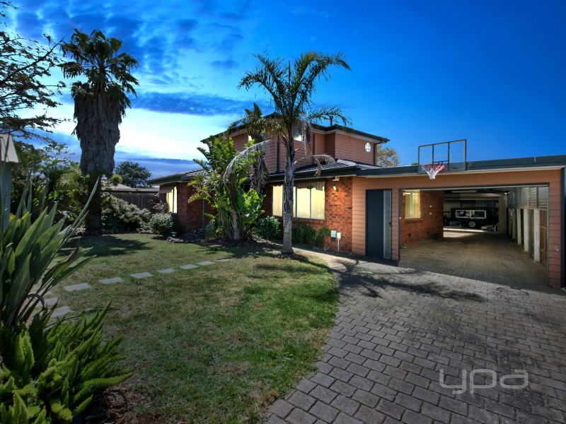 10 Glamis Place, Melton West VIC 3337