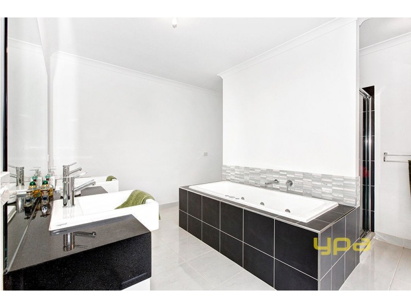 12 Marong Avenue, Eynesbury VIC 3338