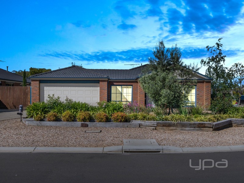 13 Harrington Drive, Melton West VIC 3337