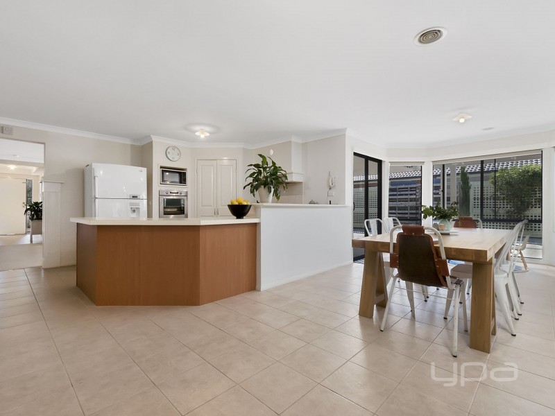 13 Harrington Drive, Melton West VIC 3337