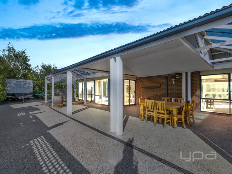 13 Harrington Drive, Melton West VIC 3337