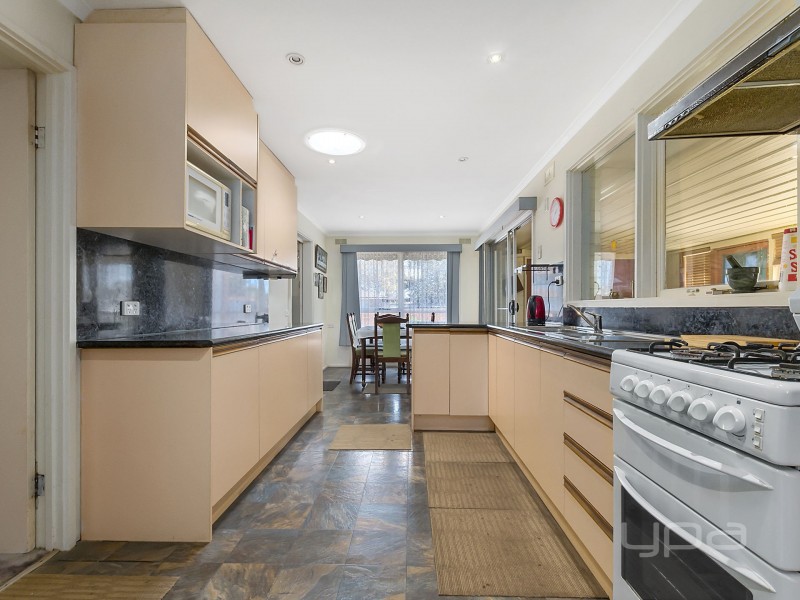 2 Chauvel Street, Melton South VIC 3338