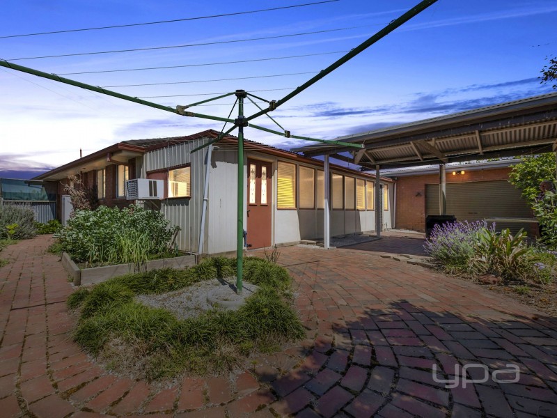 2 Chauvel Street, Melton South VIC 3338