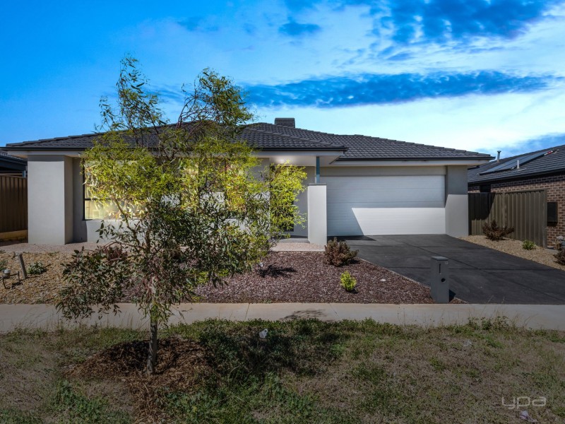 12 Jasper Way, Melton South VIC 3338